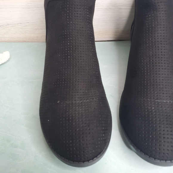 New! Black Suede Side V Cut Ankle Bootie - Picture 5 of 6